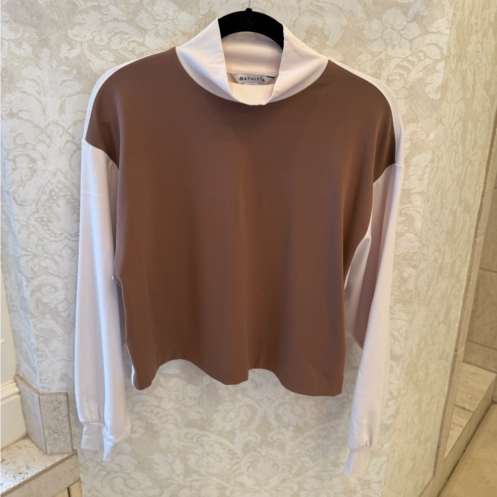 Athleta Cream and Tan Long Sleeve Top